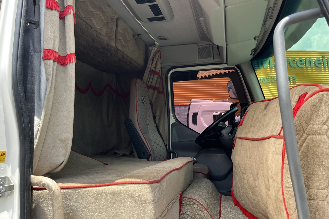 Volvo VM 330 - 17/18 12