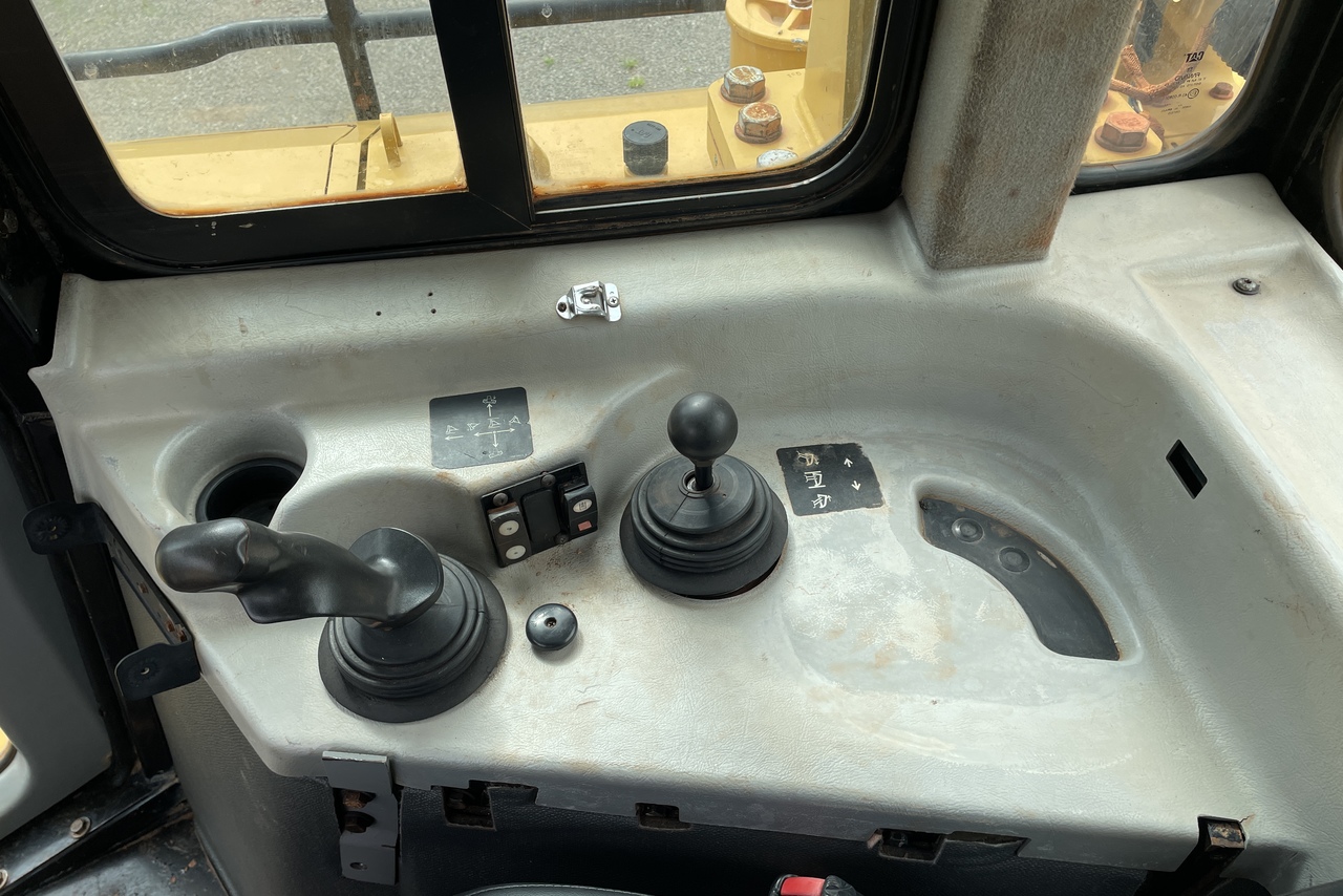 Caterpillar D6T XL - 18/18 12