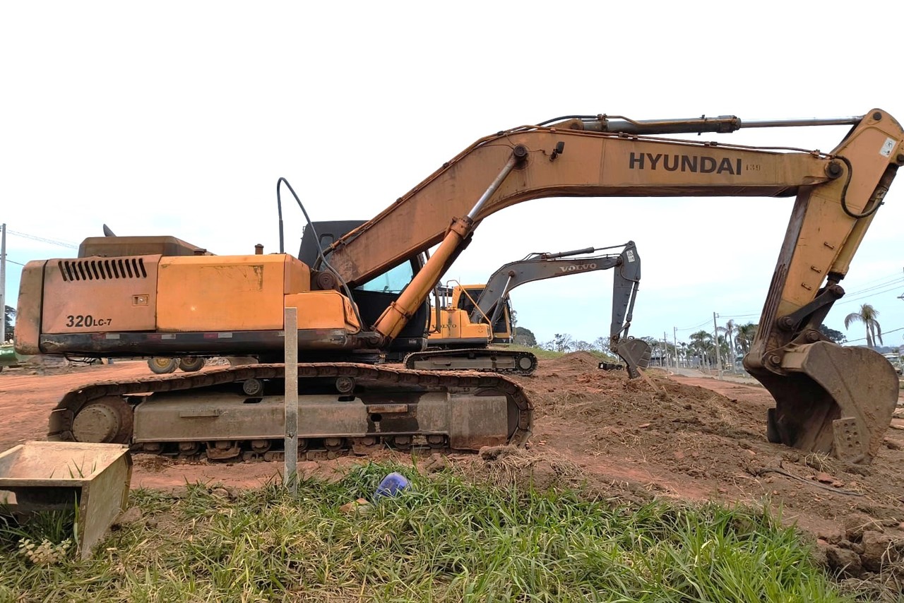 Hyundai R320 - 10/10 3