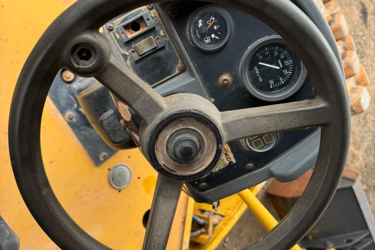 Caterpillar CP533E - 13/13 2