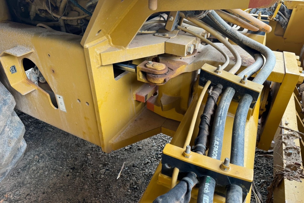 Caterpillar CP533E - 13/13 4