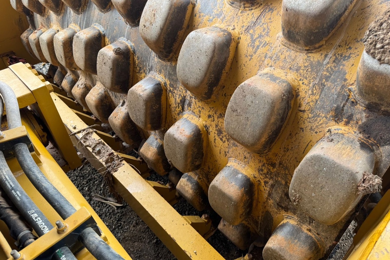 Caterpillar CP533E - 13/13 6
