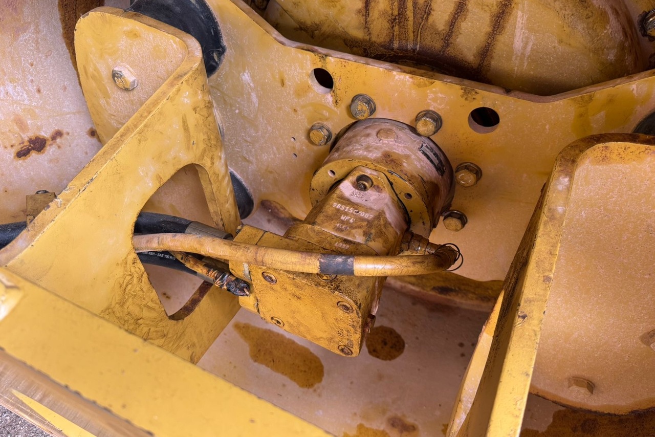 Caterpillar CP533E - 13/13 13