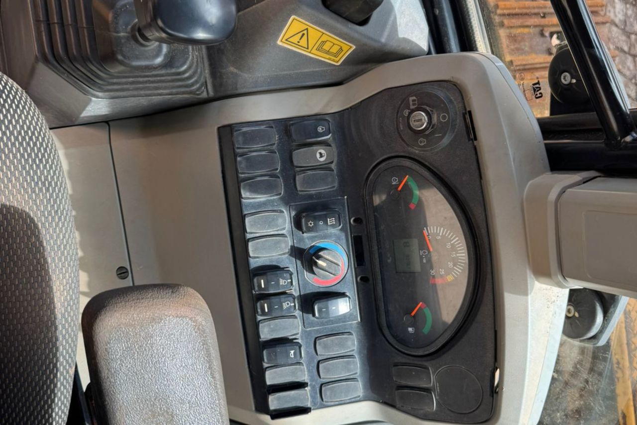 Caterpillar 416F2 - 19/19 8