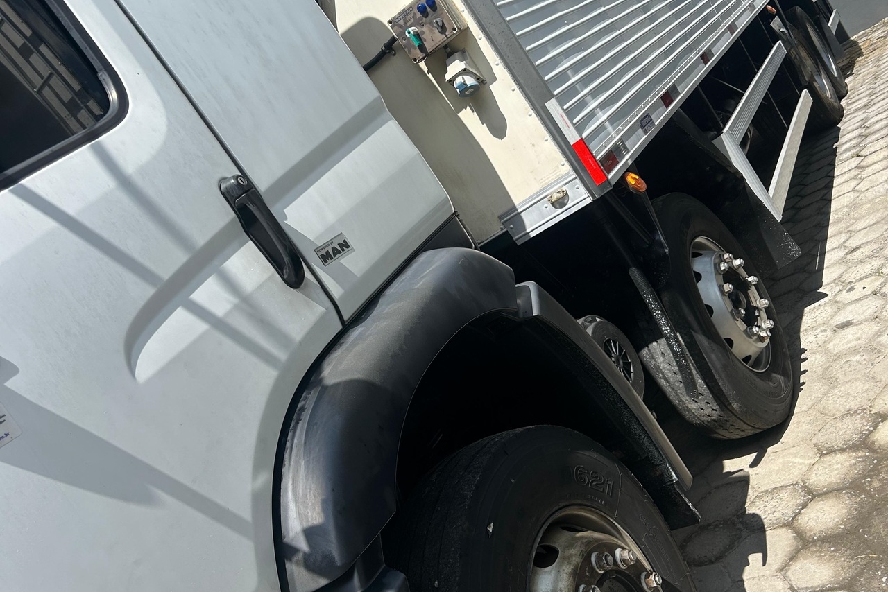Volkswagen 24-280 E Constellation 6x2 - 15/16 5