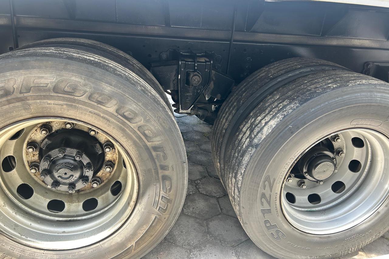 Volkswagen 24-280 E Constellation 6x2 - 15/16 10