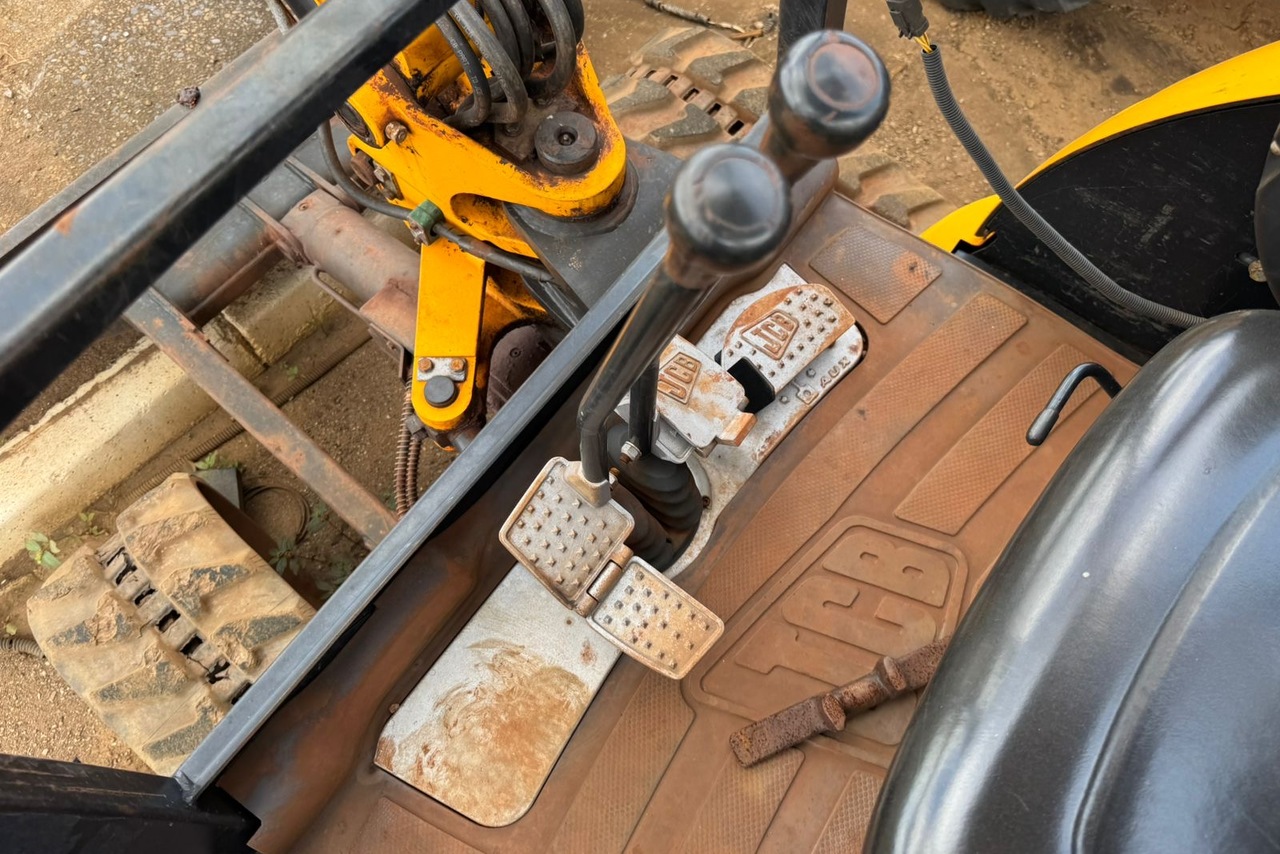 JCB 8026 - 17/17 5