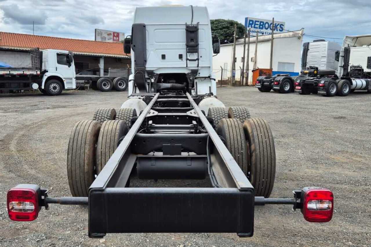 Volkswagen 19-320 Titan - 08/09 3
