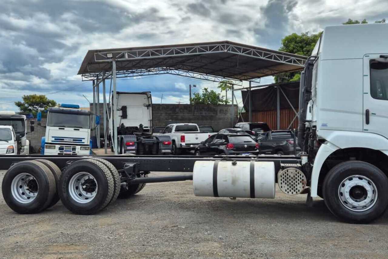 Volkswagen 19-320 Titan - 08/09 4