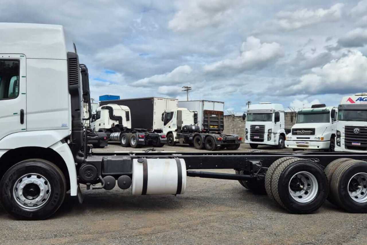 Volkswagen 19-320 Titan - 08/09 7