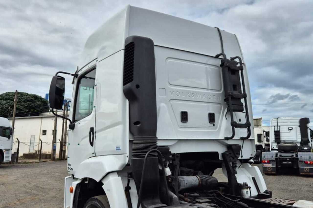 Volkswagen 19-320 Titan - 08/09 9