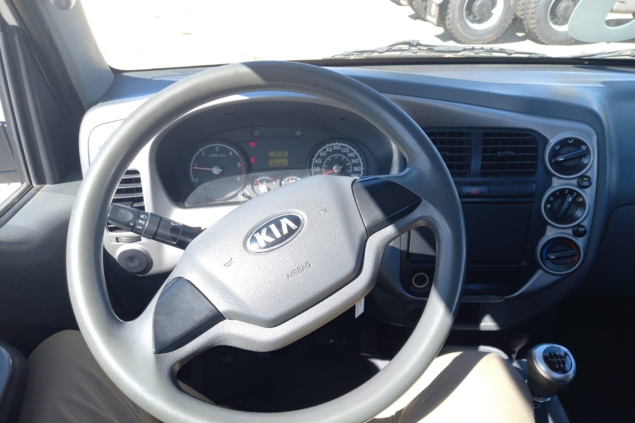 KIA UK 2500 - 19/20 13