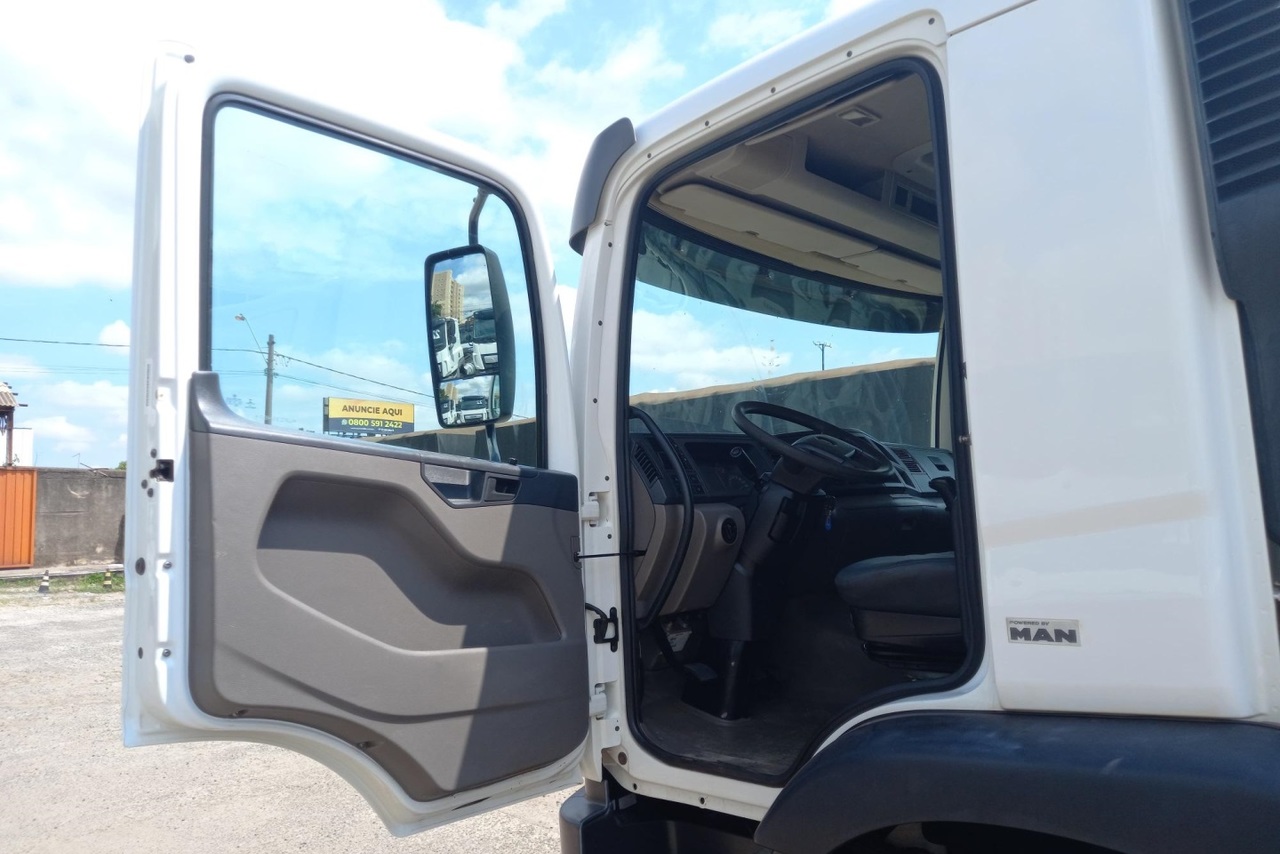 Volkswagen 24-280 E Constellation 6x2 - 19/20 10