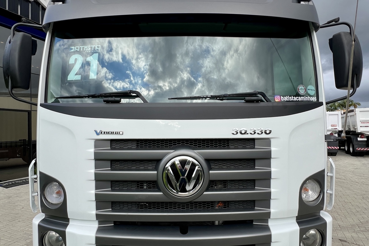Volkswagen 30-330 Constellation 8x2 - 20/21 3