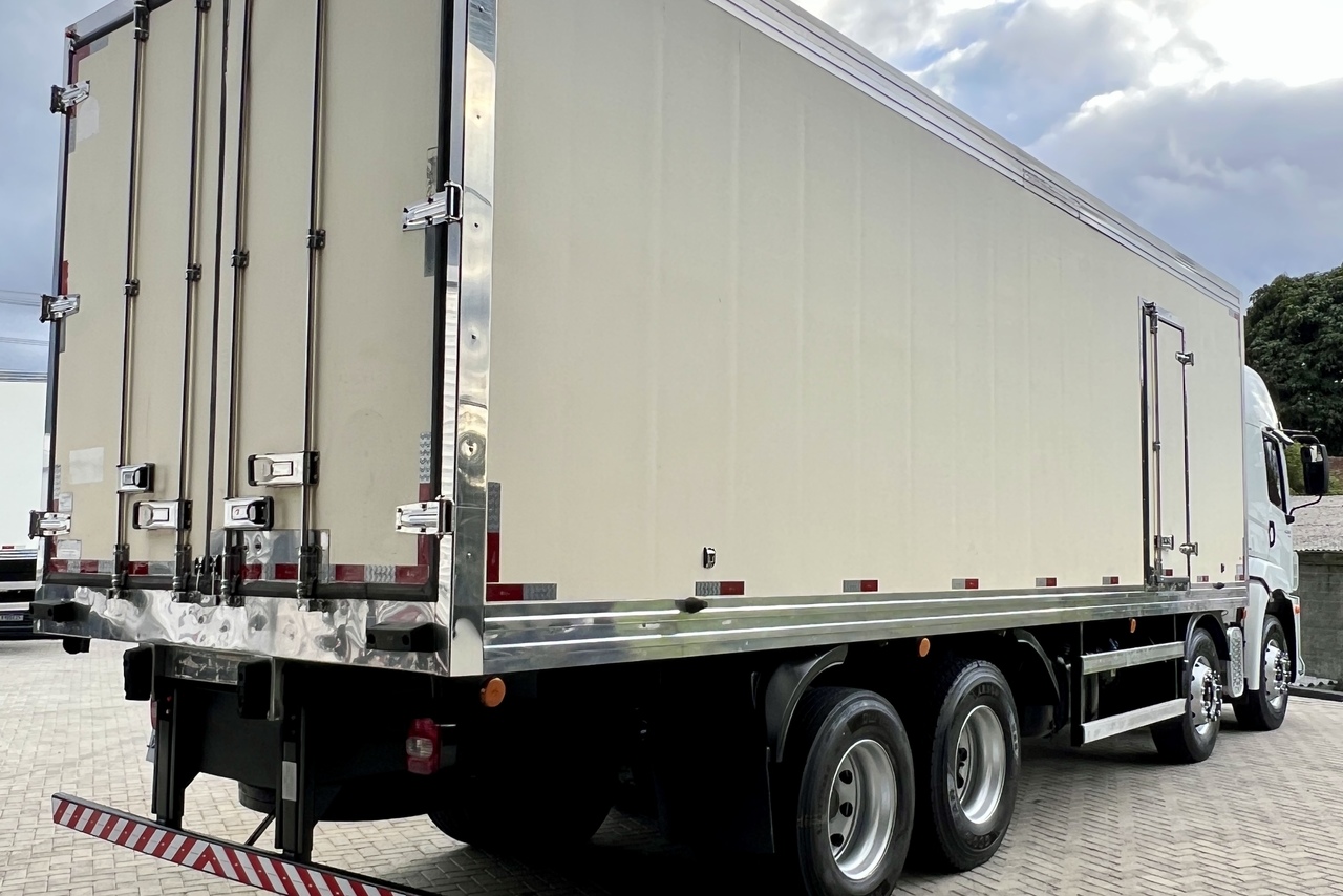 Volkswagen 30-330 Constellation 8x2 - 20/21 4