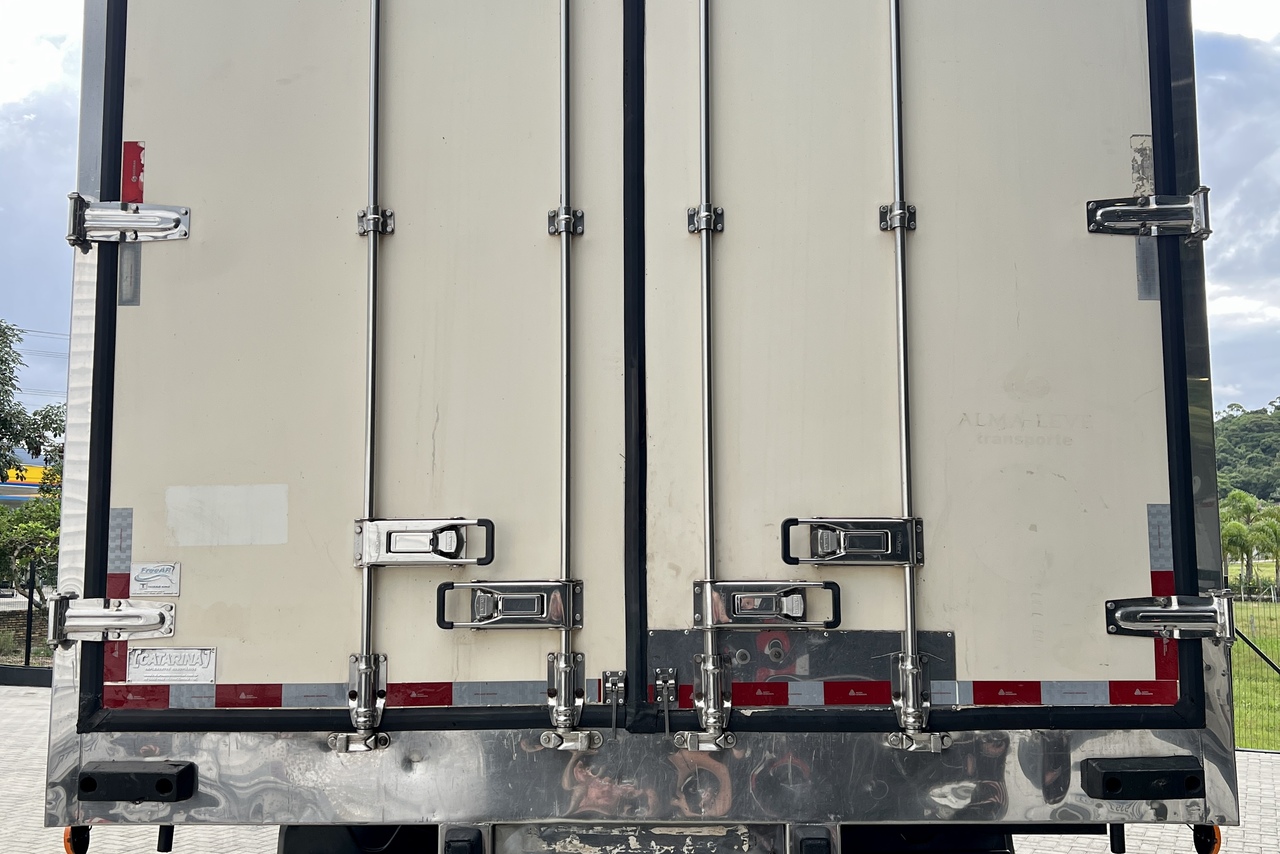 Volkswagen 30-330 Constellation 8x2 - 20/21 5
