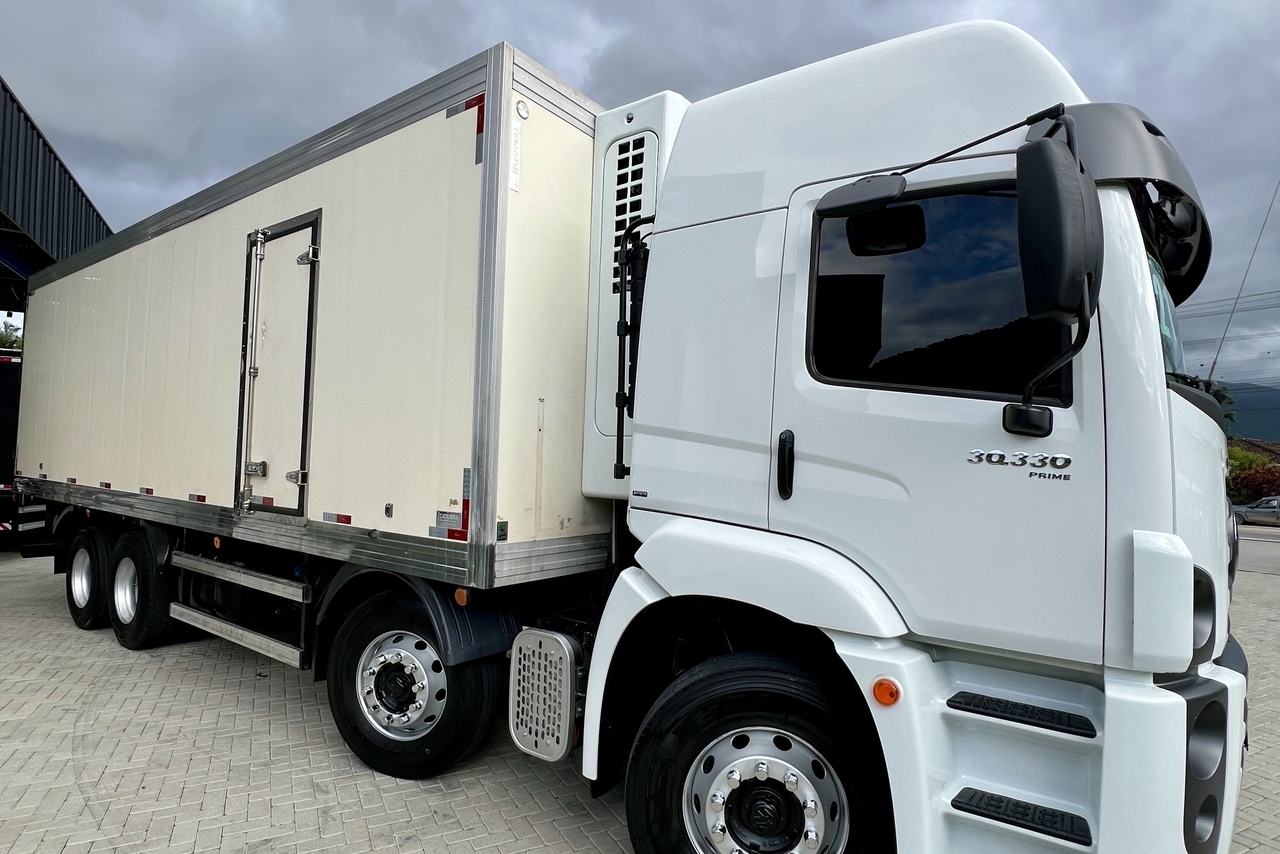 Volkswagen 30-330 Constellation 8x2 - 20/21 6