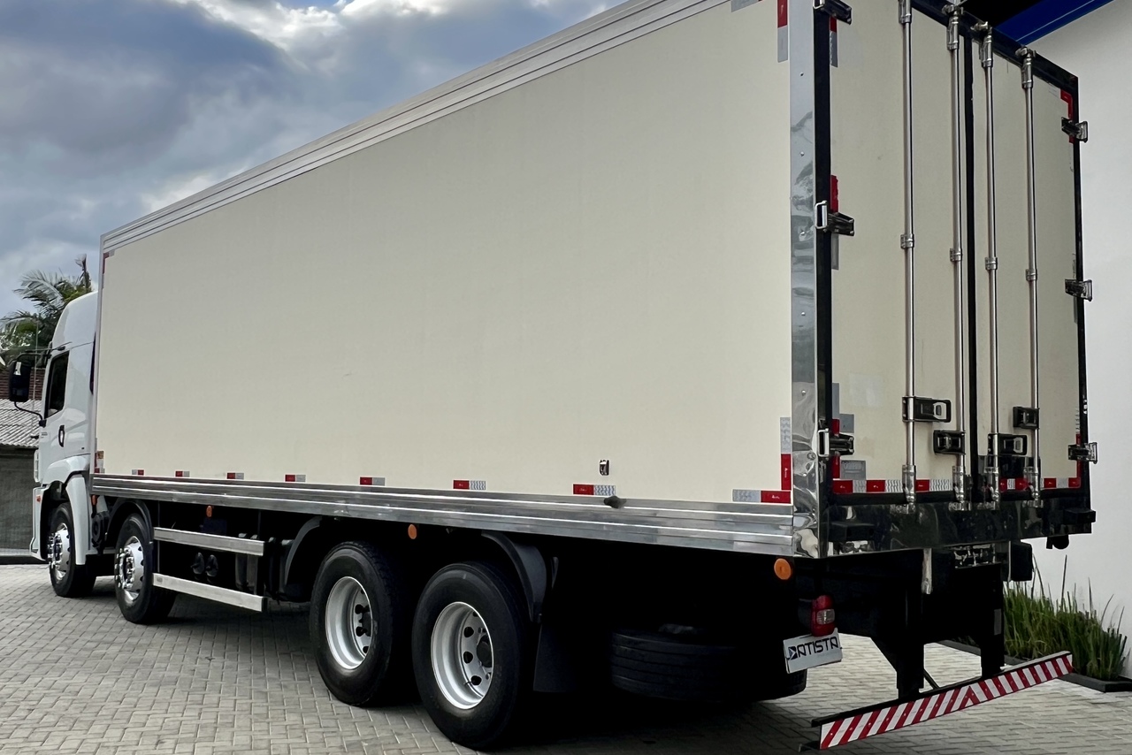 Volkswagen 30-330 Constellation 8x2 - 20/21 7