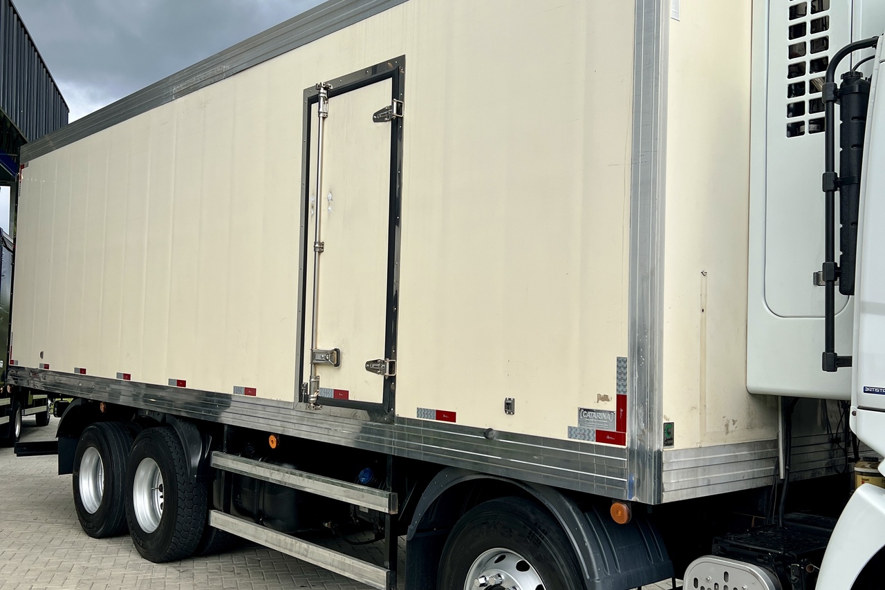 Volkswagen 30-330 Constellation 8x2 - 20/21 10