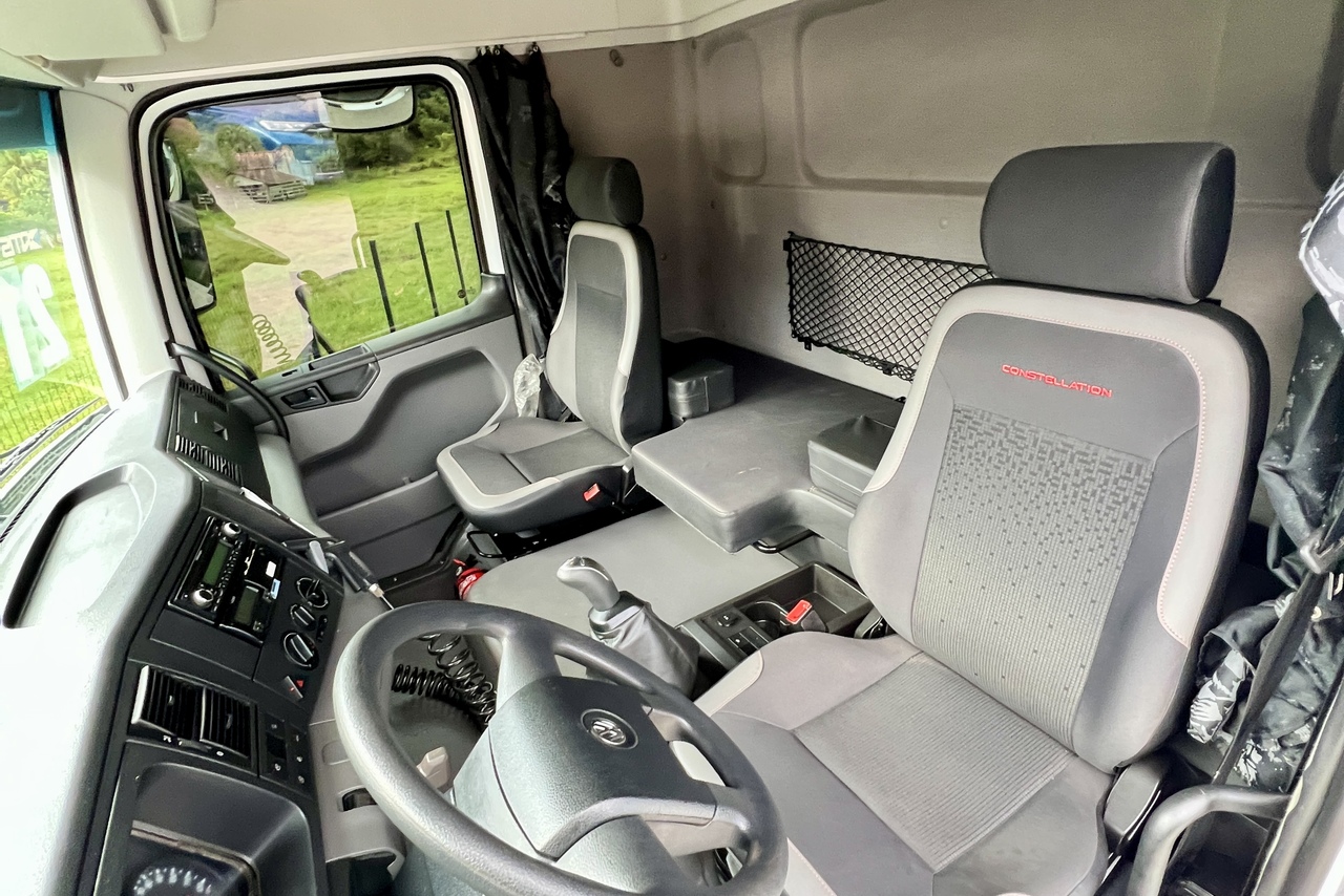 Volkswagen 30-330 Constellation 8x2 - 20/21 14