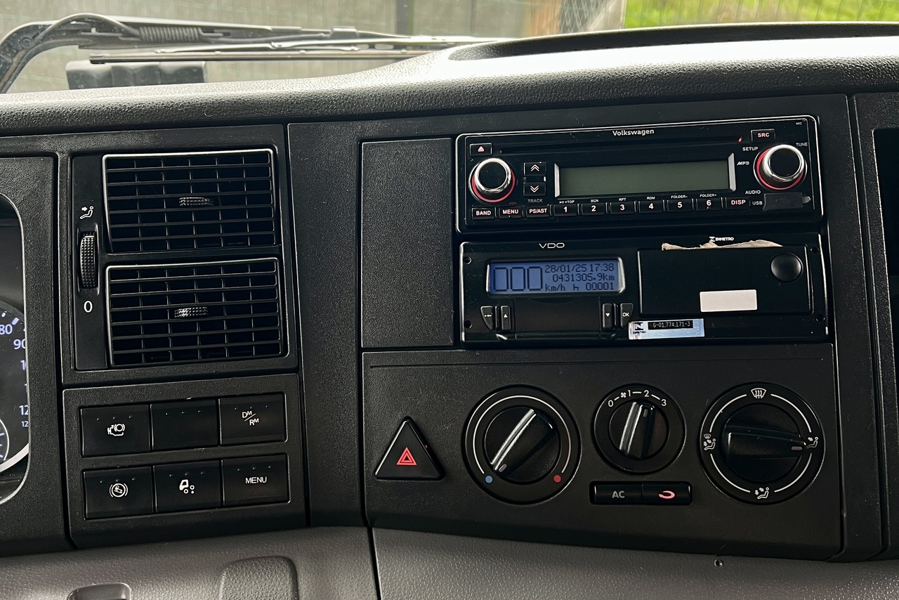 Volkswagen 30-330 Constellation 8x2 - 20/21 16