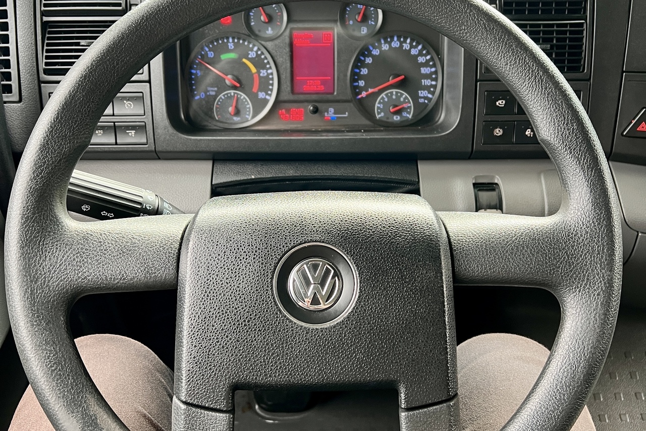 Volkswagen 30-330 Constellation 8x2 - 20/21 17