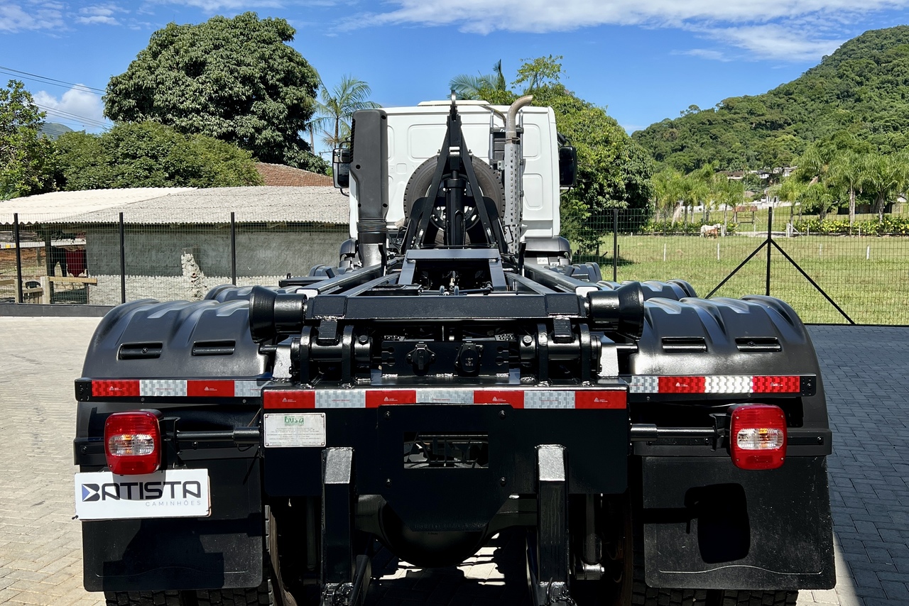 Volkswagen 26-260 8x4 4-Eixos - 22/23 3