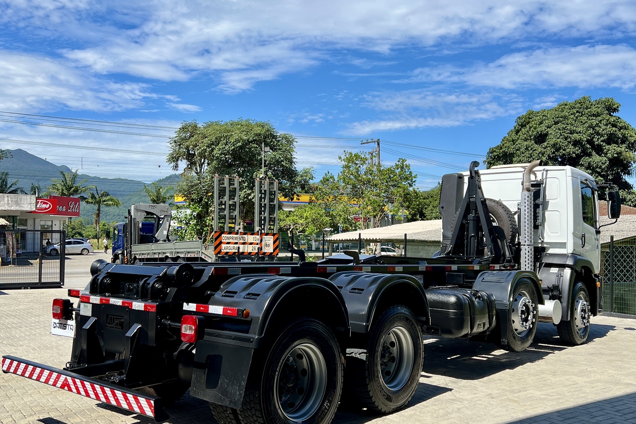 Volkswagen 26-260 8x4 4-Eixos - 22/23 6