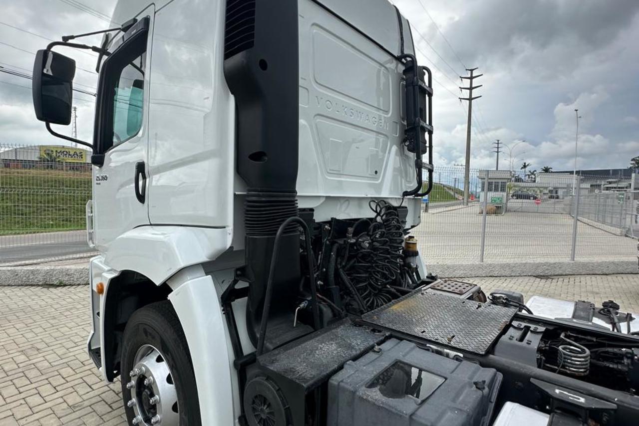 Volkswagen 25-360 6x2 Constellation - 22/23 2