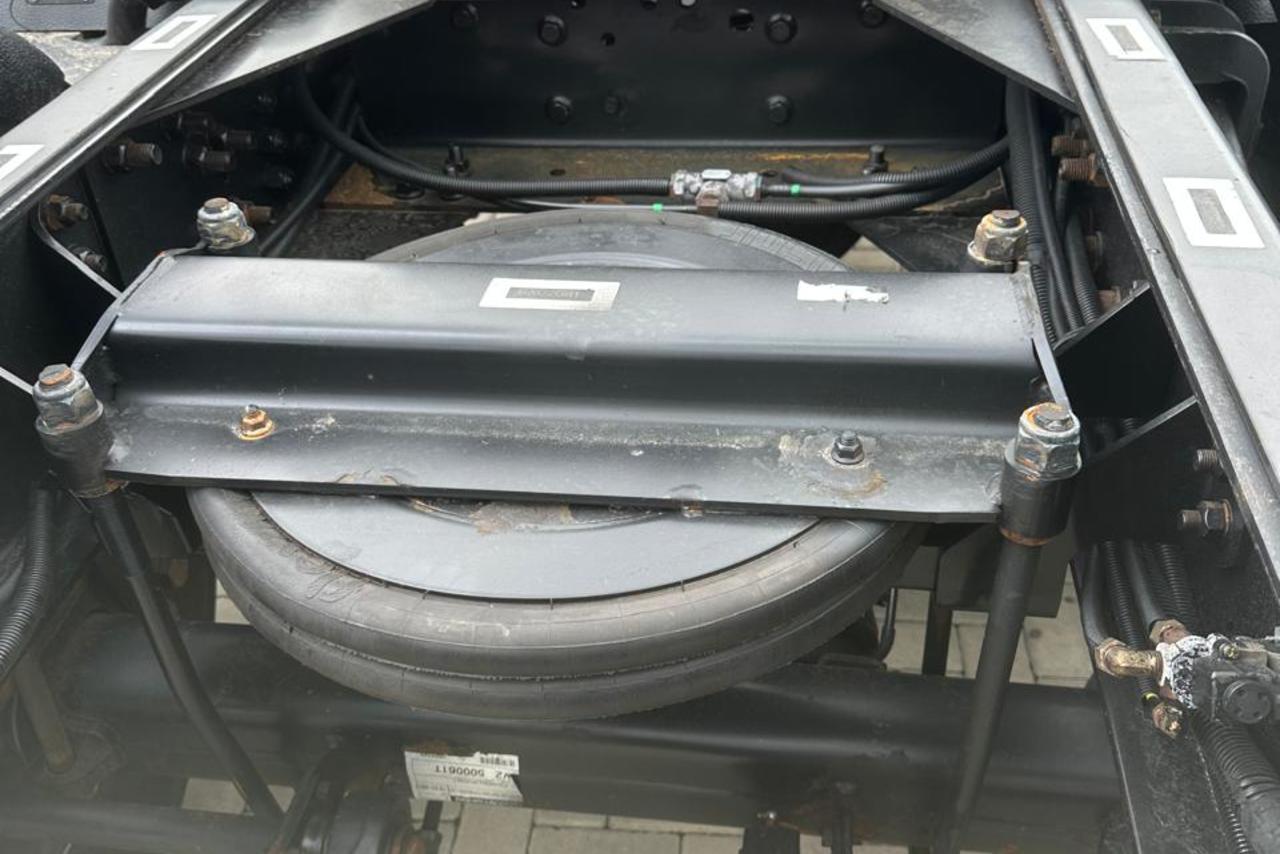 Volkswagen 25-360 6x2 Constellation - 22/23 5
