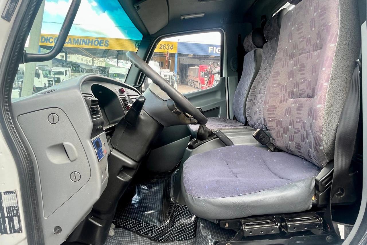 Mercedes Benz Accelo 715 - 06/06 10