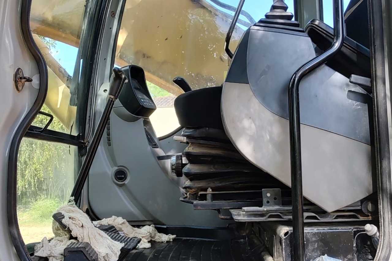 New Holland E215B - 12/12 3
