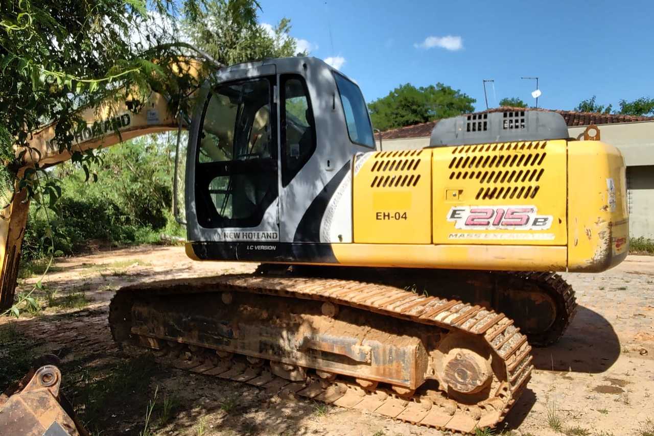 New Holland E215B - 12/12 5