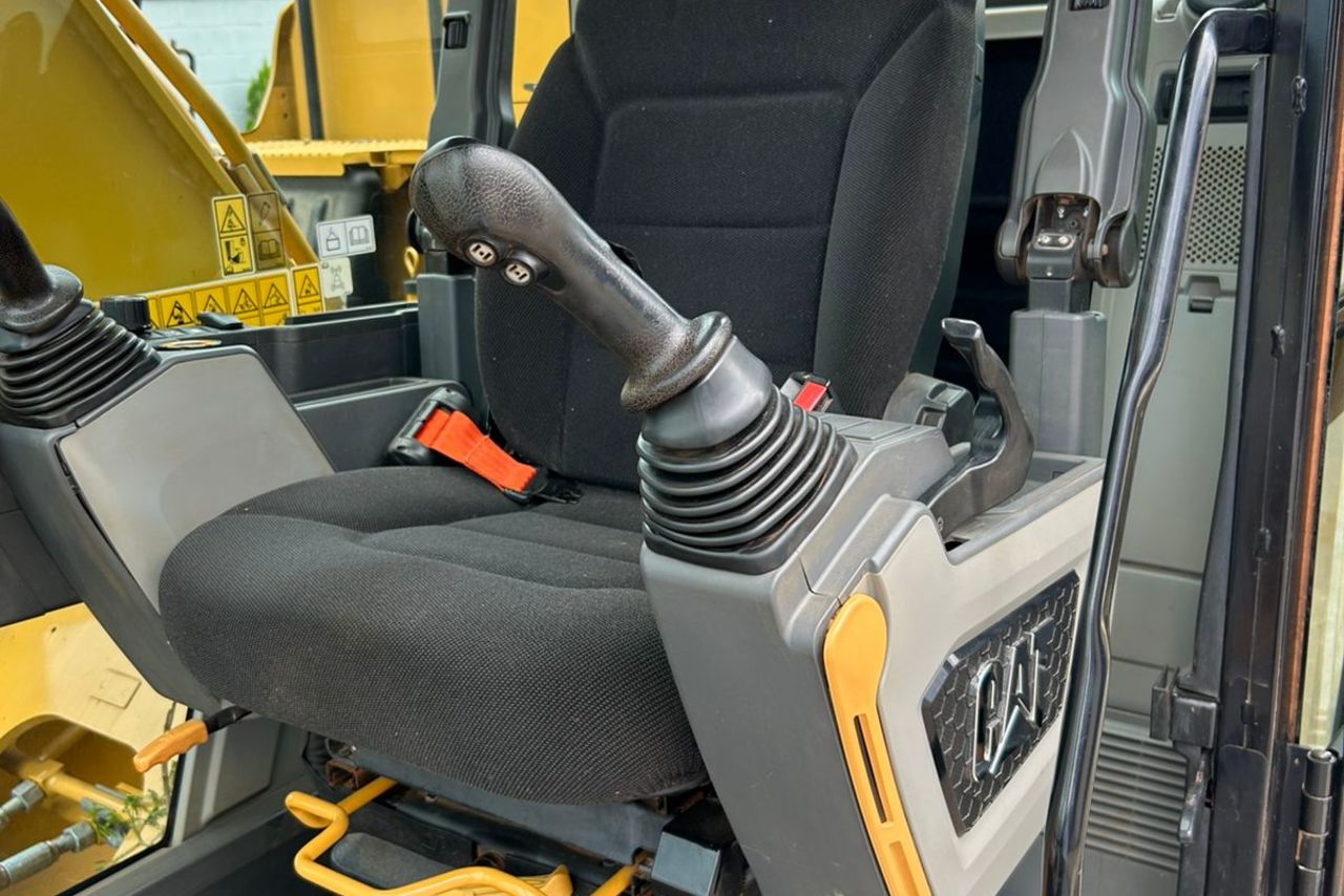 Caterpillar  320 - 22/22 4