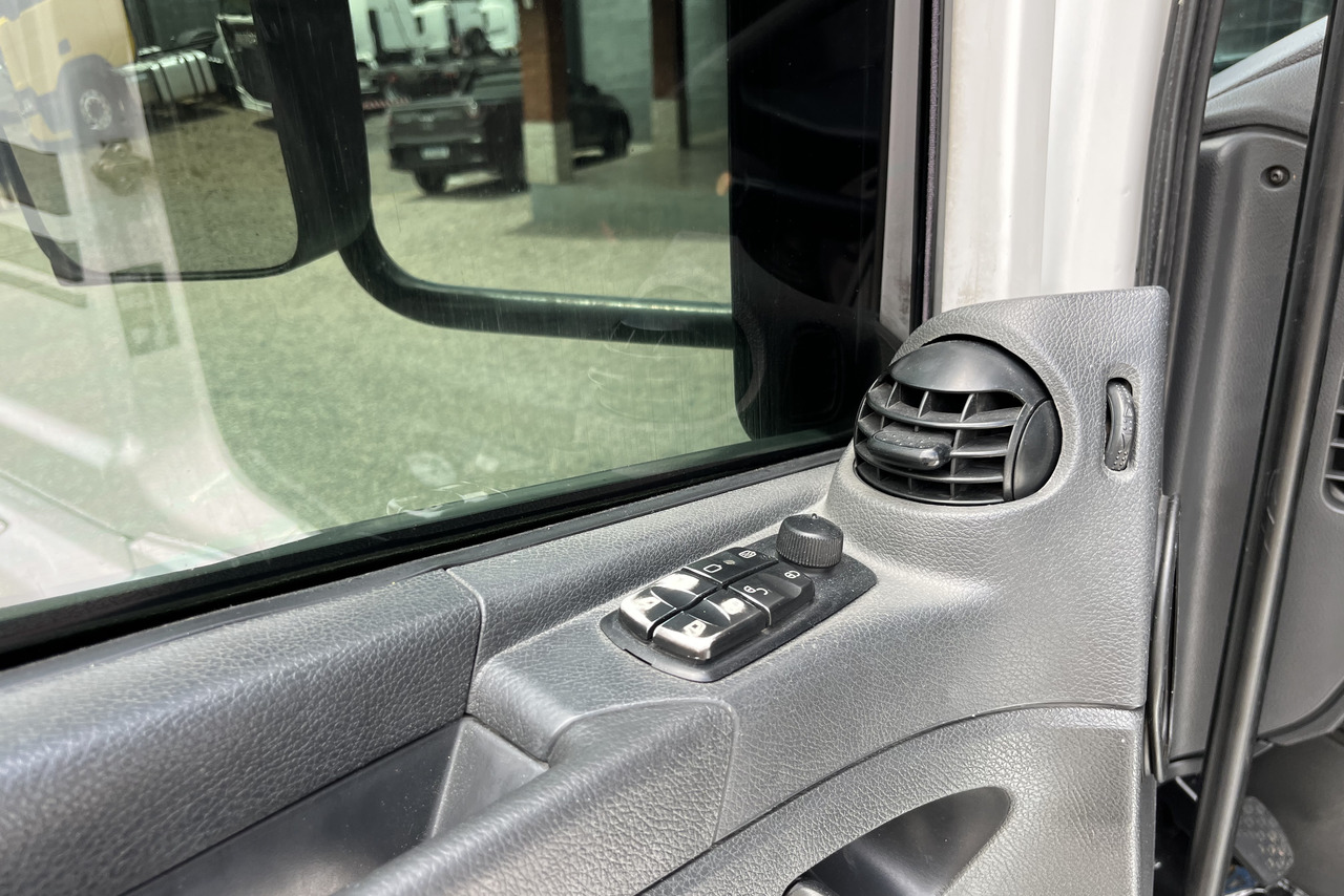 Mercedes Benz Axor 1933 - 13/13 10