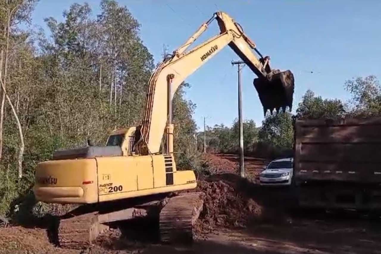 Komatsu PC200 - 06/06 3