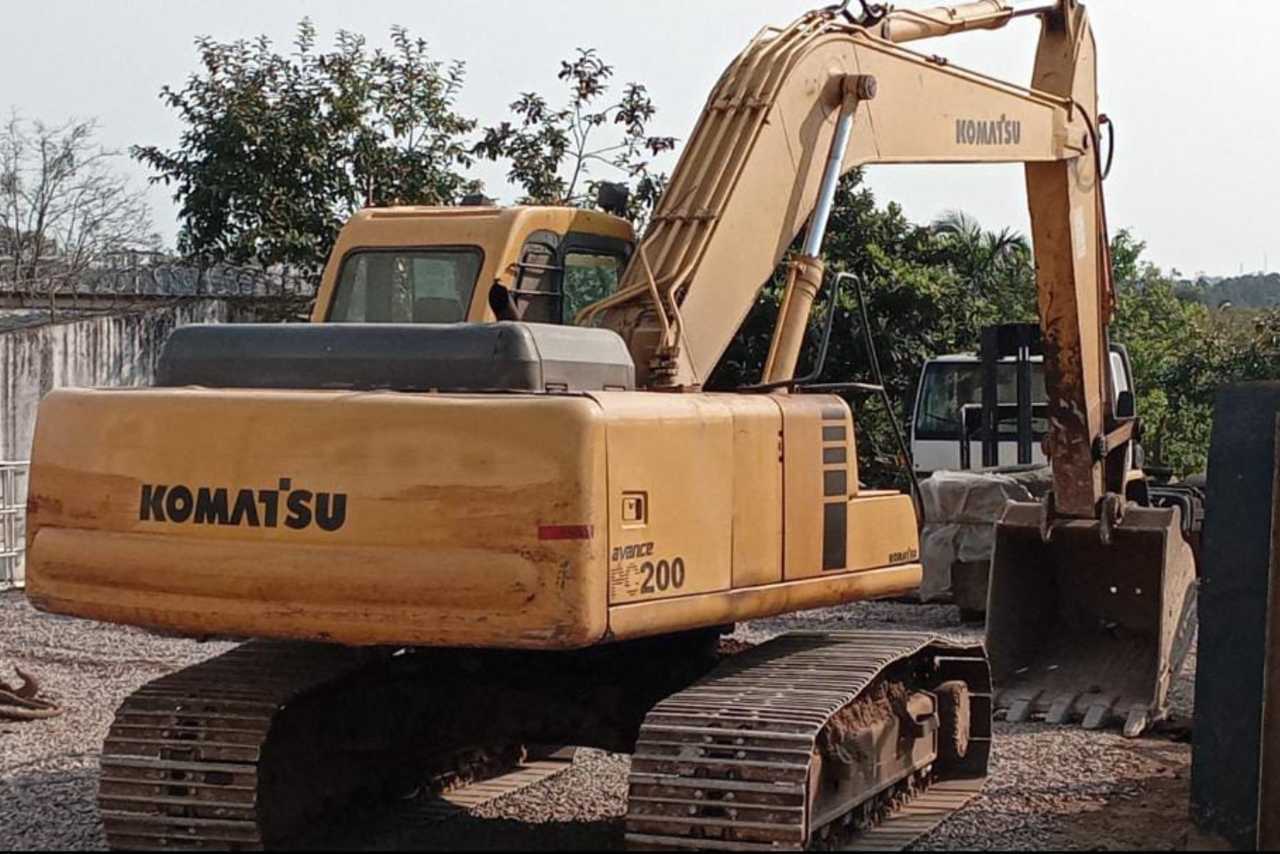 Komatsu PC200 - 06/06 5