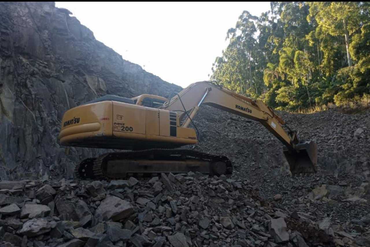 Komatsu PC200 - 06/06 7
