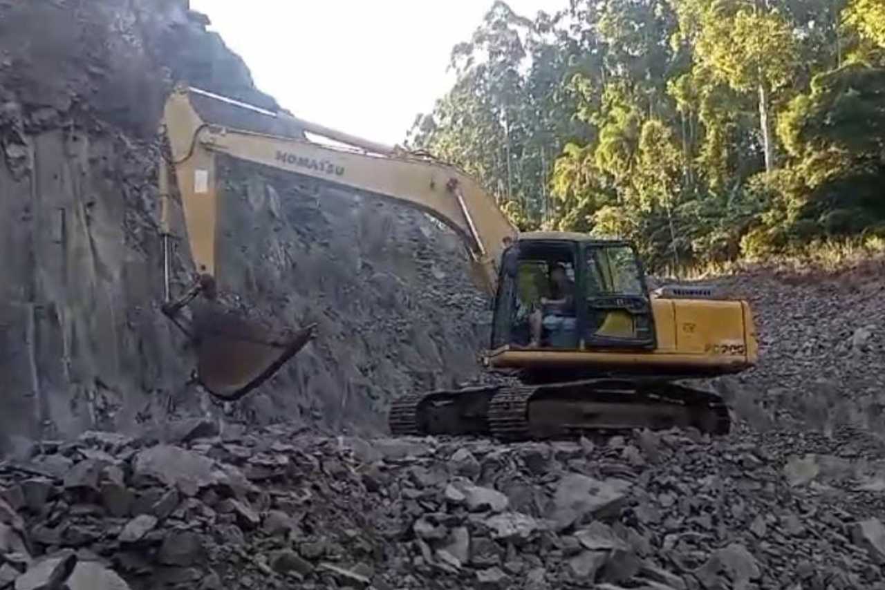 Komatsu PC200 - 06/06 8