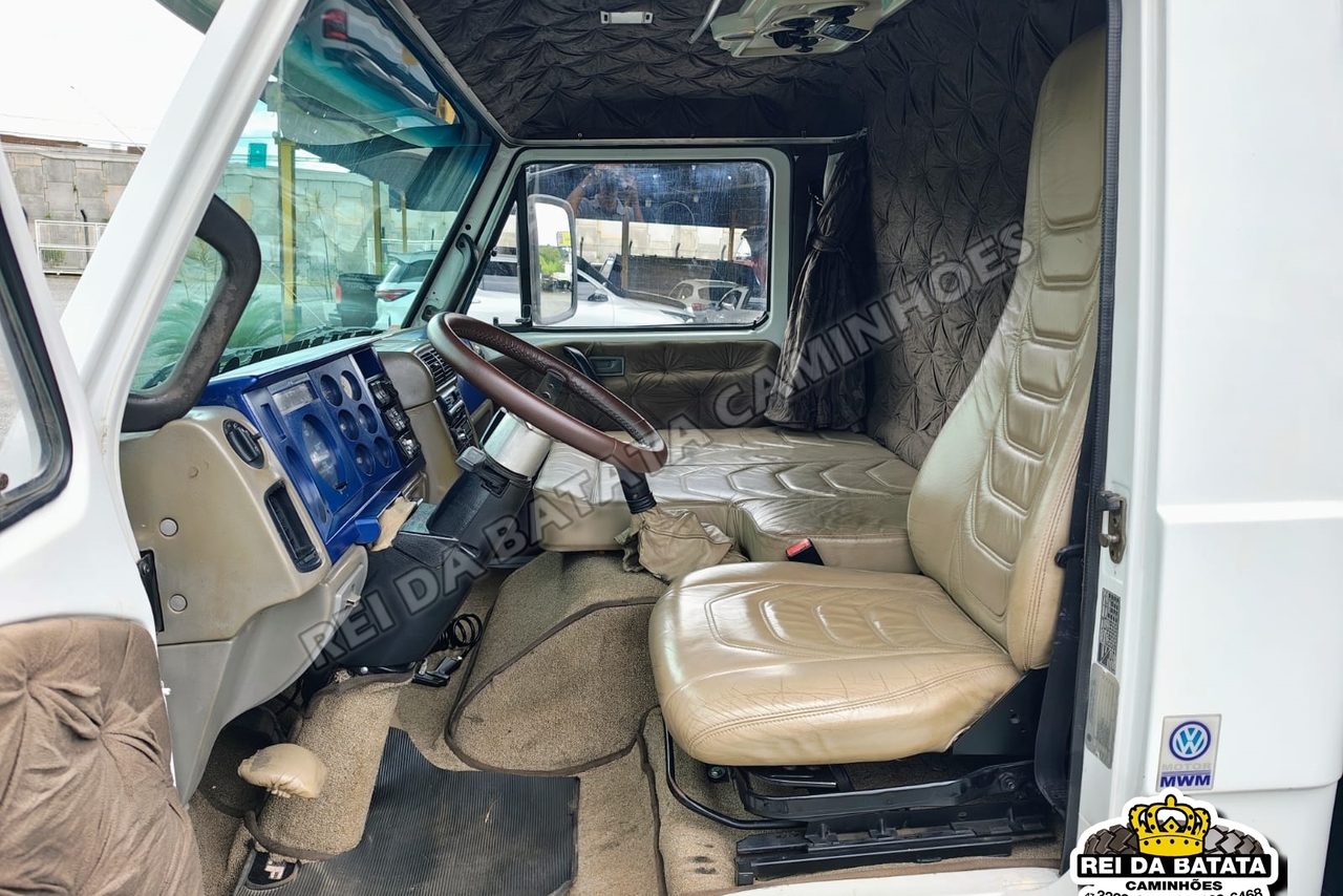 Volkswagen 8 120 - 02/02 2
