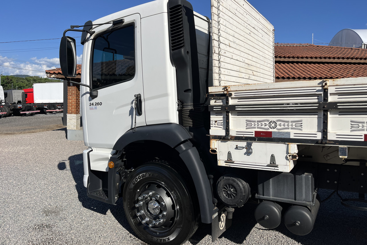 Volkswagen 24-260 Constellation 6x2 - 21/22 8
