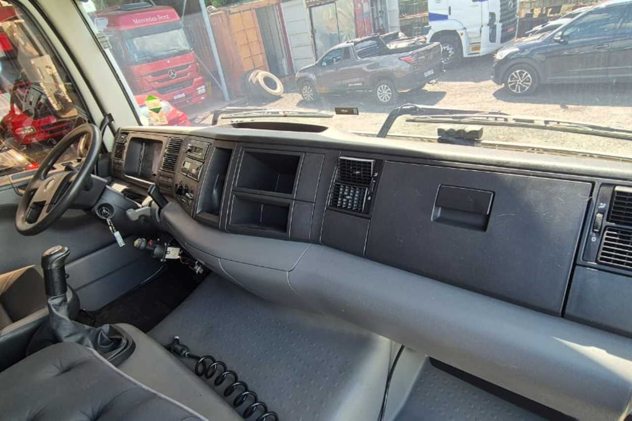 Volkswagen 31-280 E Constel. 6x4 - 21/22 17