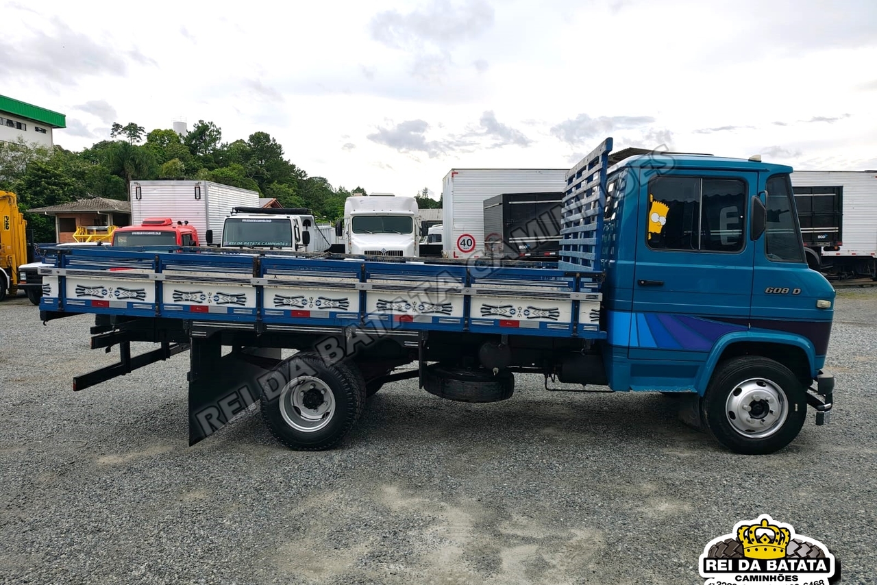 Mercedes Benz MB 608 - 84/84 7