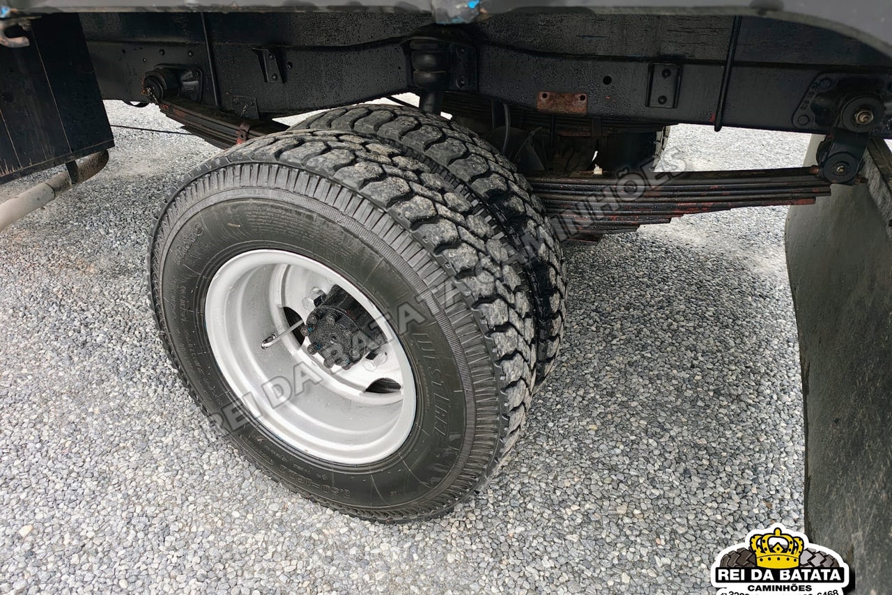 Mercedes Benz MB 608 - 84/84 12