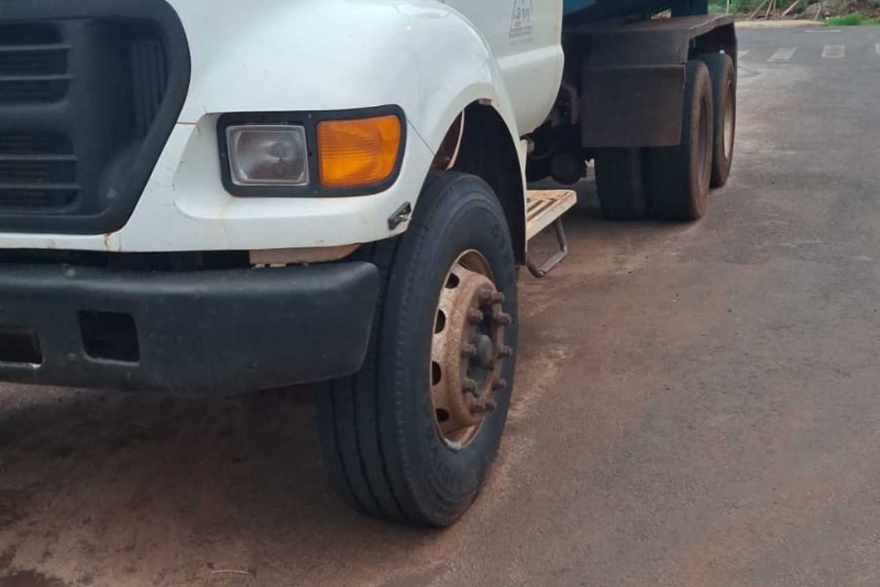 Ford F16000  - 00/00 2