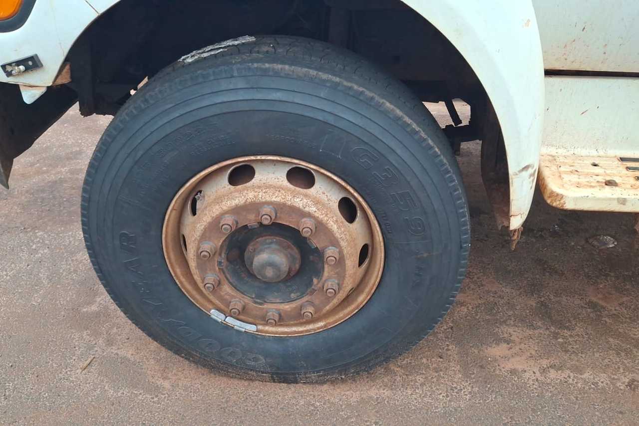 Ford F16000  - 00/00 5