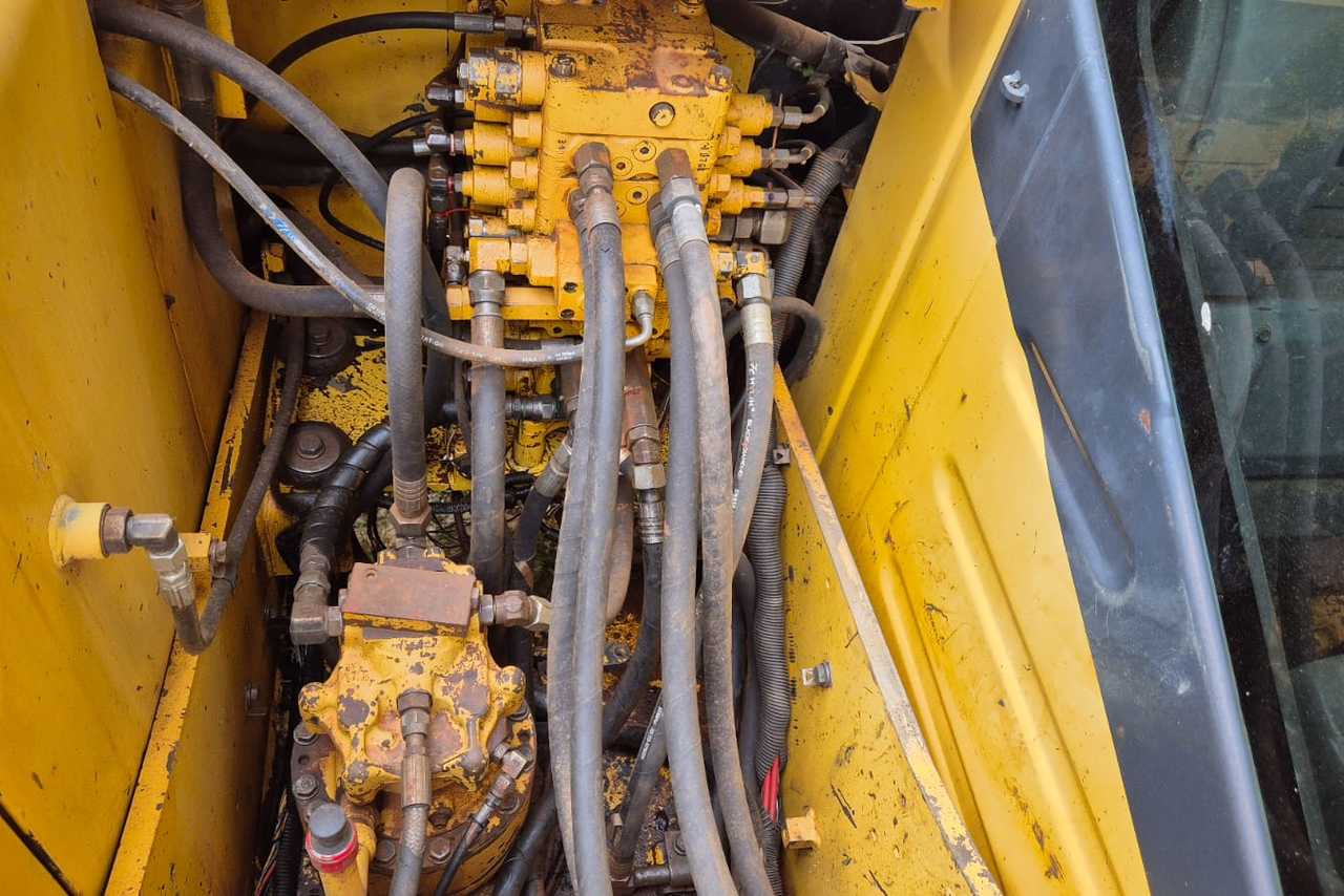Komatsu PC130 - 12/12 12