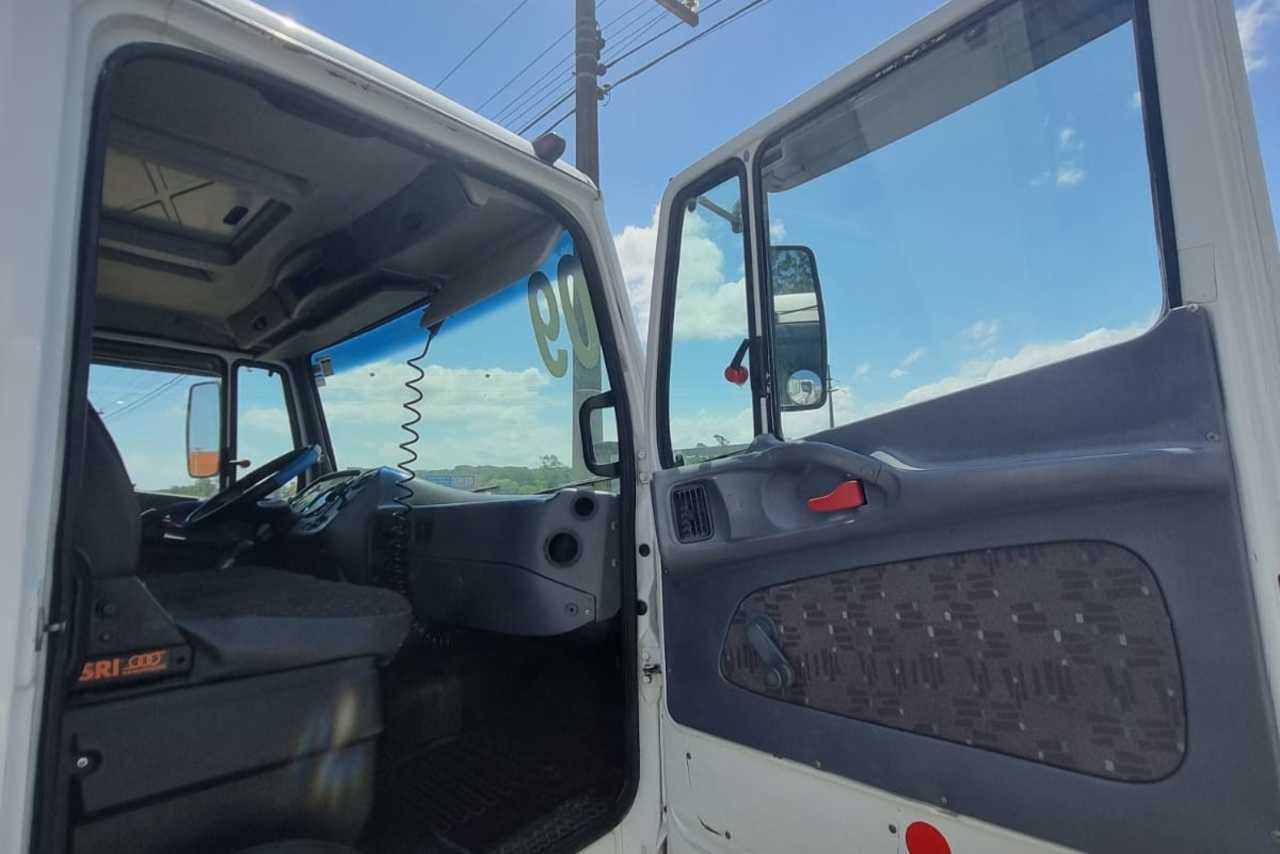 Mercedes Benz MB 1718 - 09/09 8