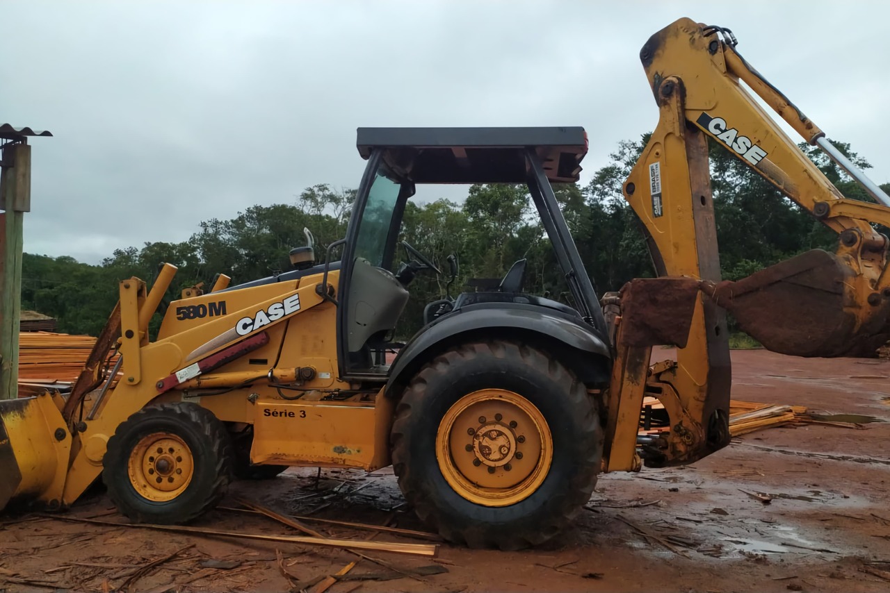 Case 580M - 06/06 3