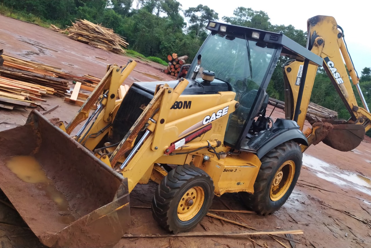 Case 580M - 06/06 4